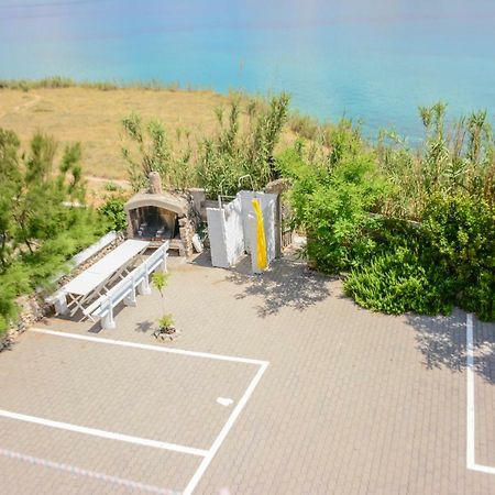 Apartmani Prvi Red Do Mora Pag Town Dış mekan fotoğraf