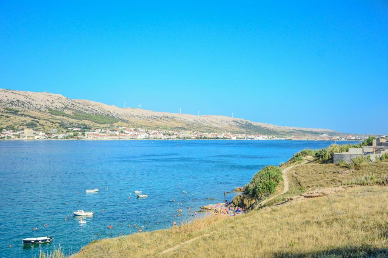 Apartmani Prvi Red Do Mora Pag Town Dış mekan fotoğraf