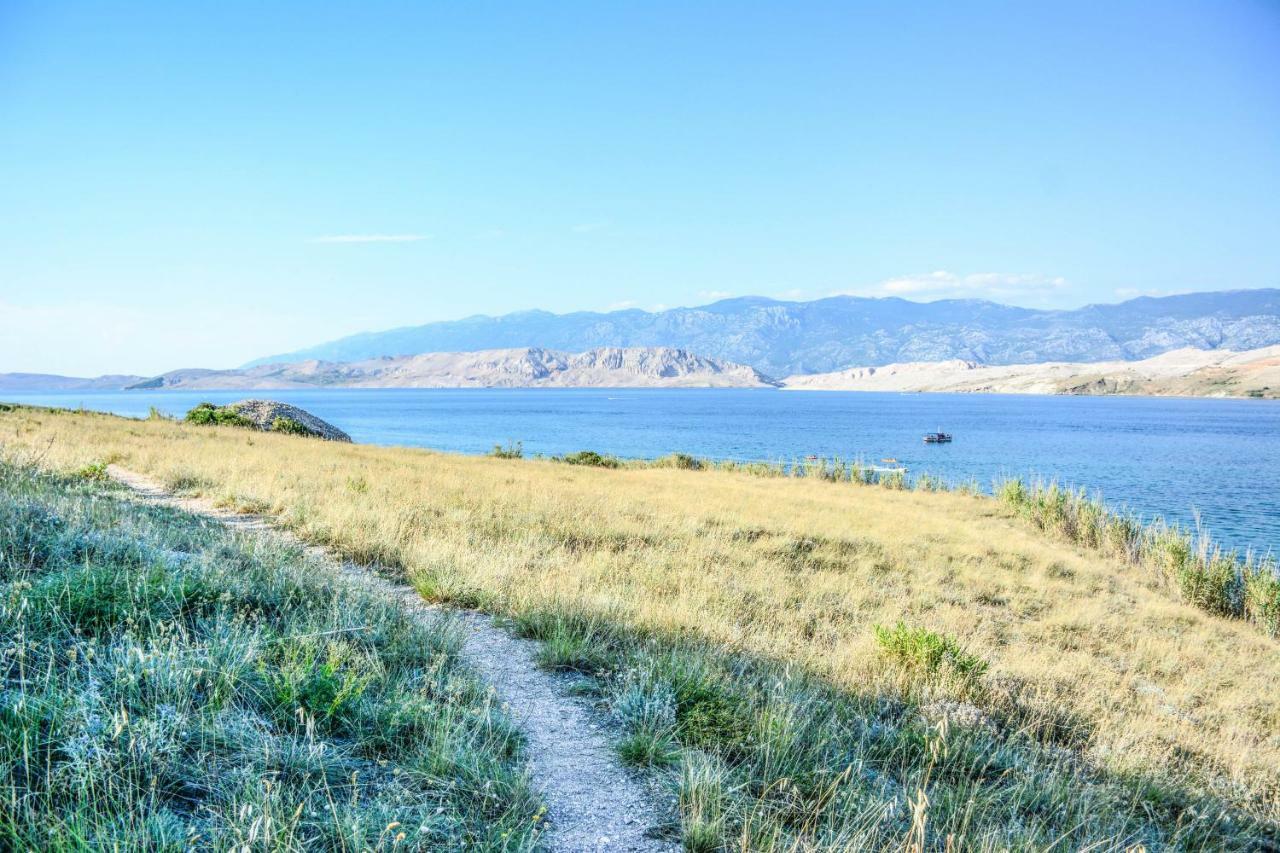 Apartmani Prvi Red Do Mora Pag Town Dış mekan fotoğraf