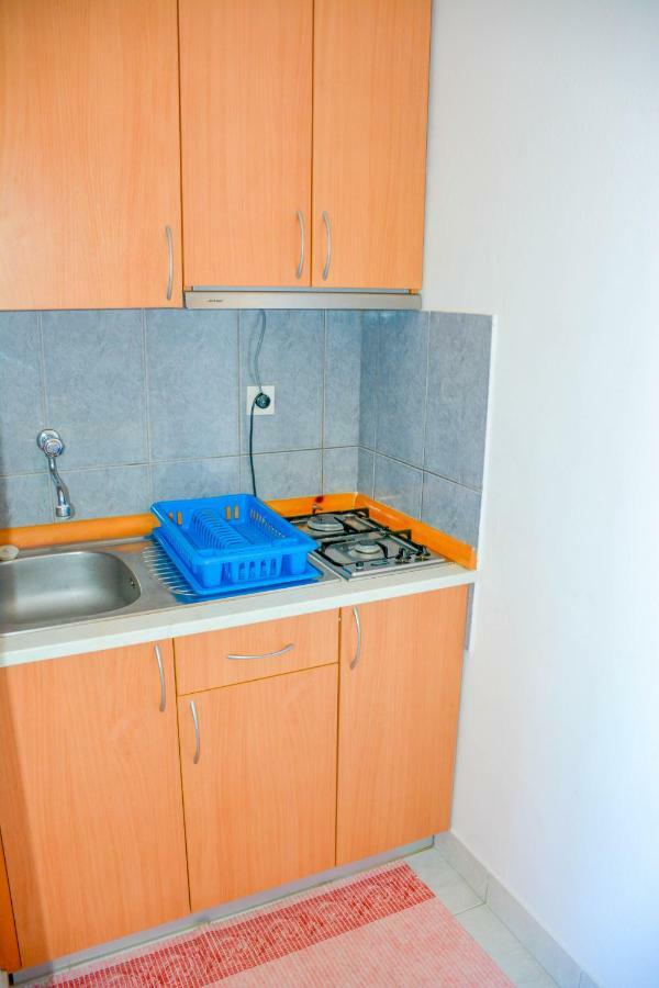 Apartmani Prvi Red Do Mora Pag Town Dış mekan fotoğraf