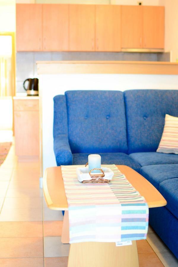 Apartmani Prvi Red Do Mora Pag Town Dış mekan fotoğraf