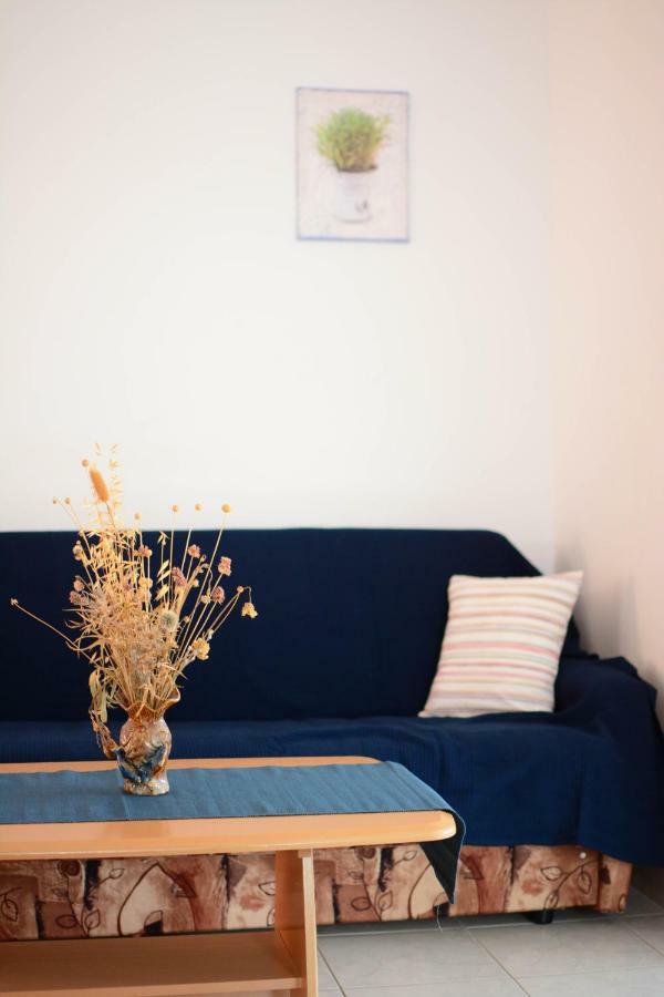 Apartmani Prvi Red Do Mora Pag Town Dış mekan fotoğraf