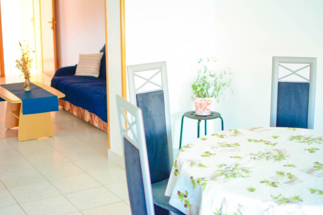 Apartmani Prvi Red Do Mora Pag Town Dış mekan fotoğraf