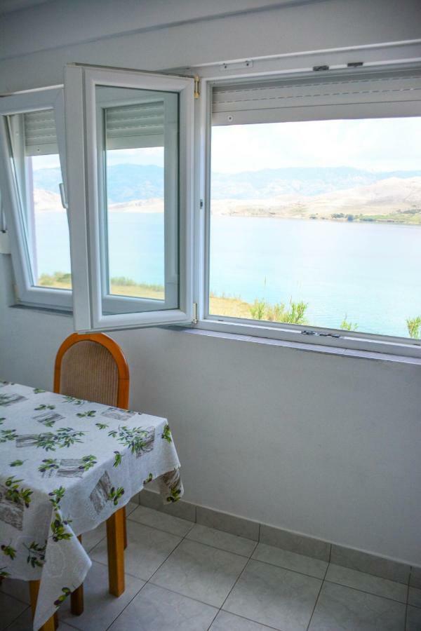 Apartmani Prvi Red Do Mora Pag Town Dış mekan fotoğraf