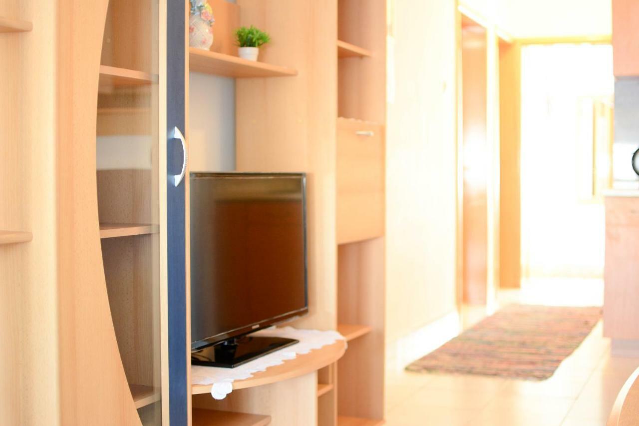 Apartmani Prvi Red Do Mora Pag Town Dış mekan fotoğraf